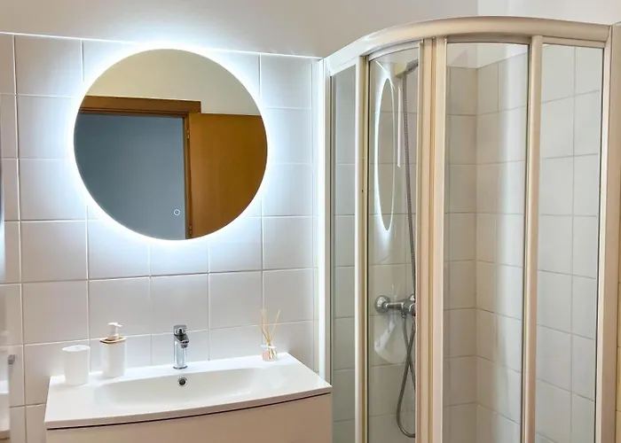 The Pink - Holidays In Madeira Island *