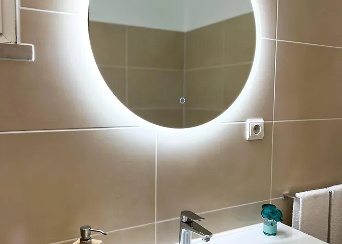 The Pink - Holidays In Madeira Island