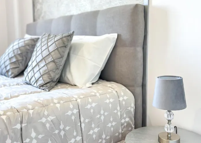 The Pink - Holidays In Madeira Island Канису